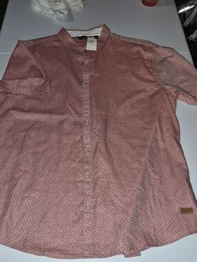 Men's Pink Short-Sleeve Button-Up Shirt